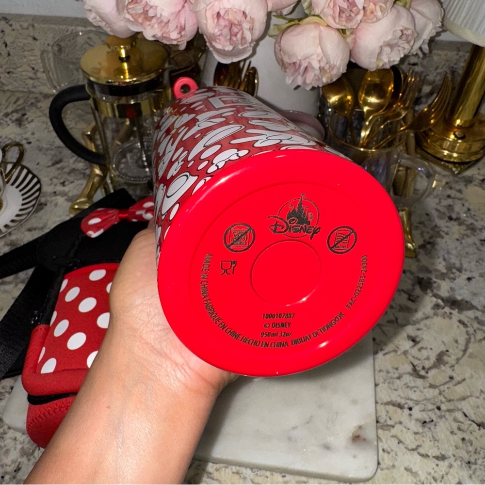 ❤️unlimited edition. ❤️Disney Red and White Water Bottle with Case - Picture 9 of 10